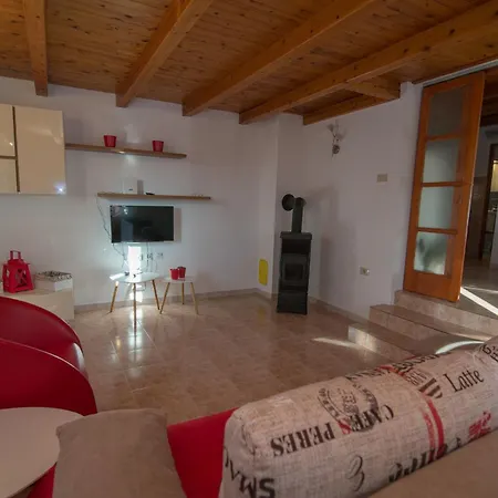 In Mit Schoener Terrasse Veli Lošinj
