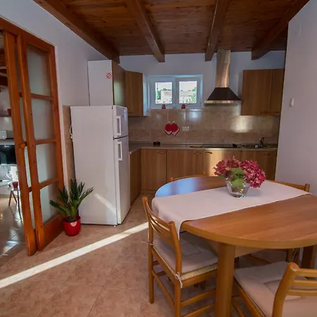 In Mit Schoener Terrasse * Veli Lošinj
