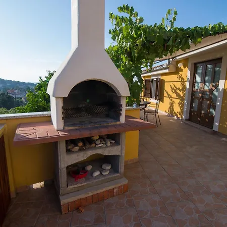 Διαμέρισμα In Mit Schoener Terrasse Veli Lošinj