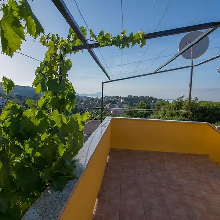 In Mit Schoener Terrasse