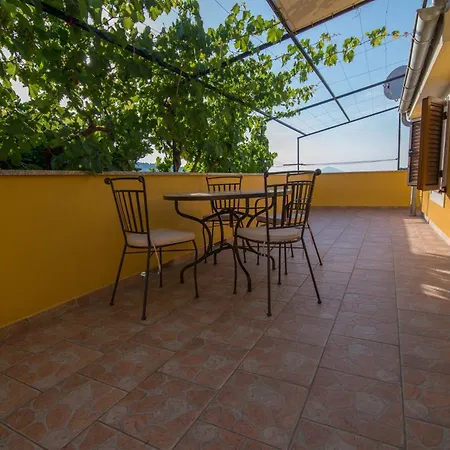 In Mit Schoener Terrasse Διαμέρισμα Veli Lošinj